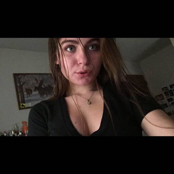 Meet your Posher, Brandy - Picture 1 of 1